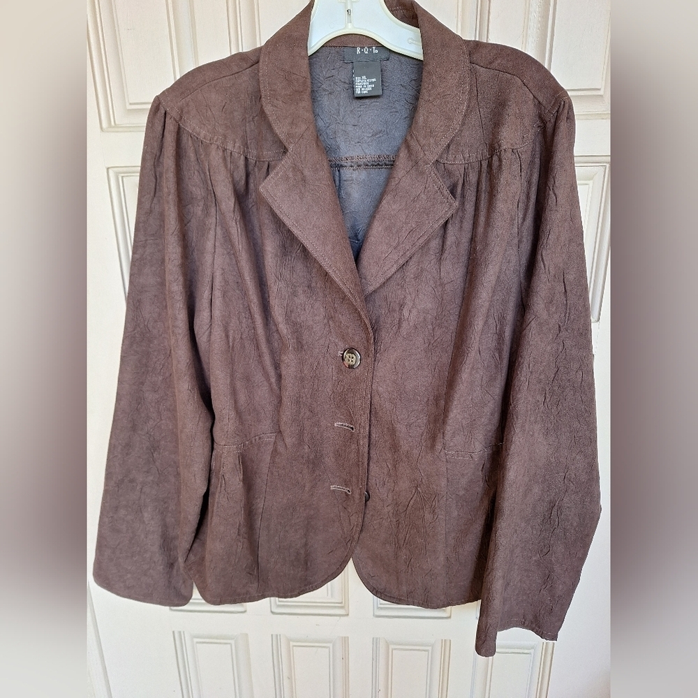 RQT  Brushed Fabric Top SzXL Long Sleeve 3 Button Closure Chocolate  NWOT